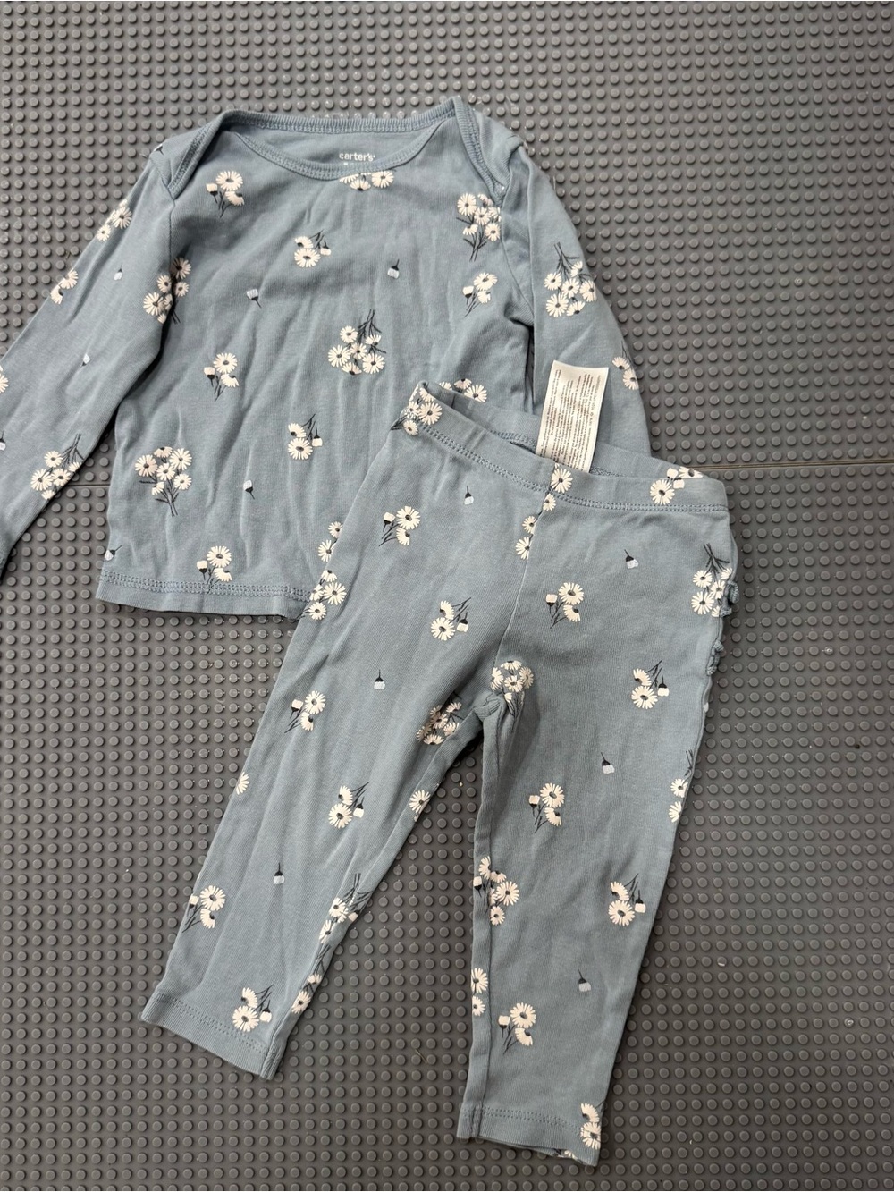 Carter’s long sleeve top with pant set size 12month